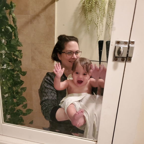 Meet your Posher, Ash - Picture 2 of 2